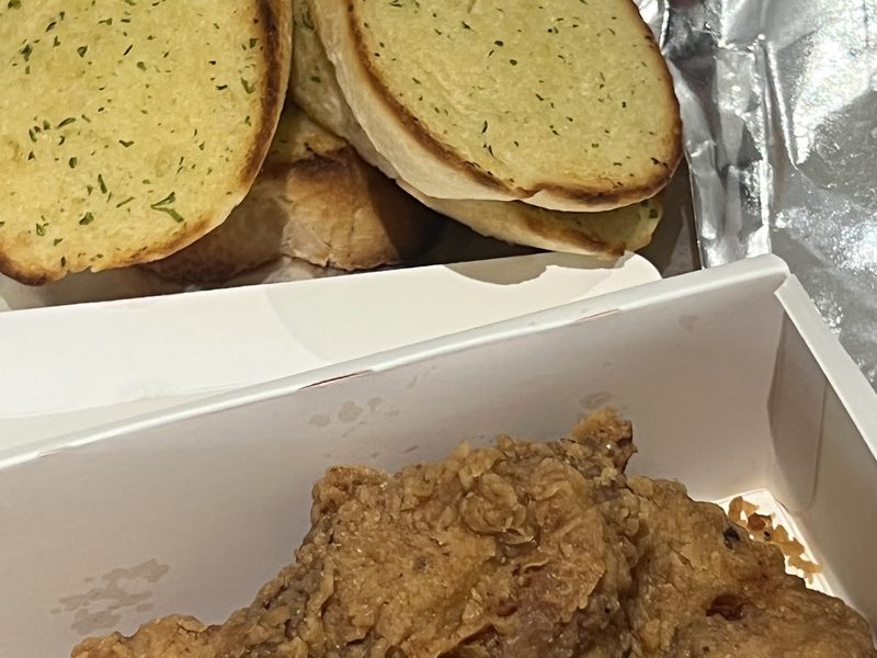Garlic bread and fried chicken pieces