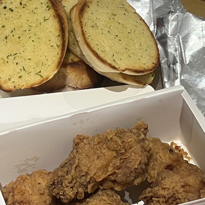 Garlic bread with fried chicken